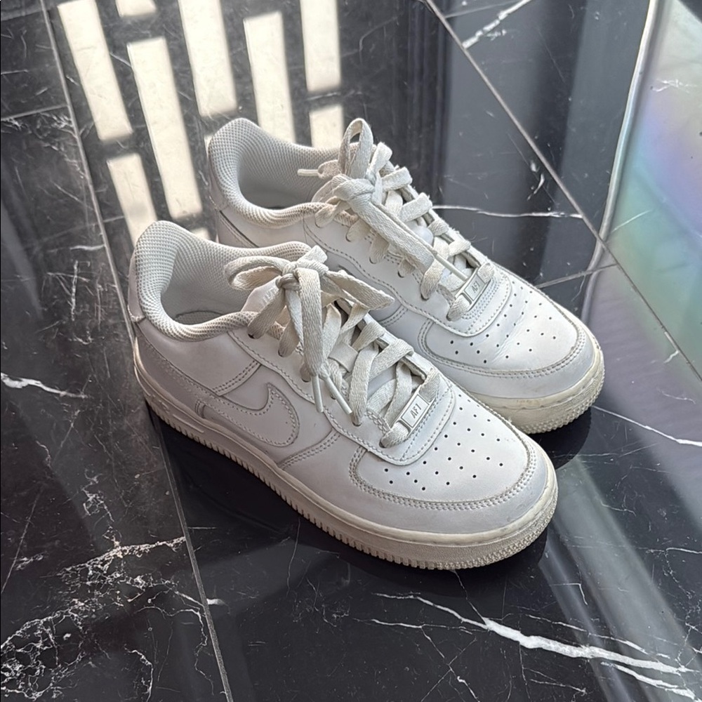 Nike Air White Boys Sz 4 Sneakers/Trainers